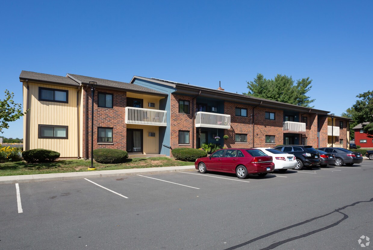 Squire Village Apartments in Manchester, CT