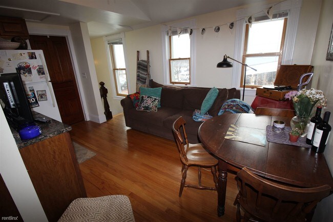 Building Photo - 2 br, 1 bath  - 537 Detroit St # 2 #2
