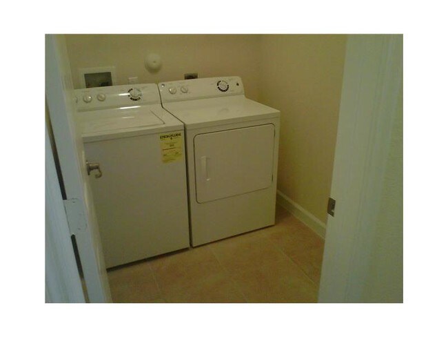 Building Photo - 9211 SW 170th Ln