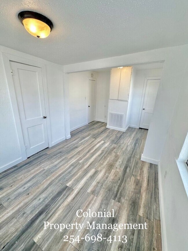 Building Photo - AVAILABLE NOW! (SECTION 8 ACCEPTED)