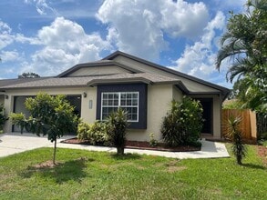 Building Photo - 1442 Tiverton Dr
