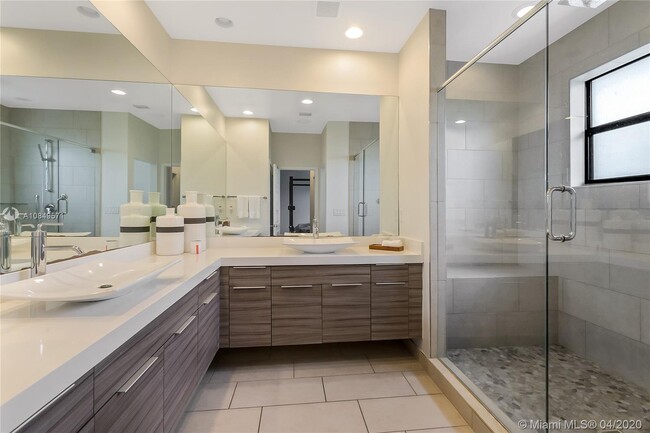 Building Photo - 15874 SW 136 Way