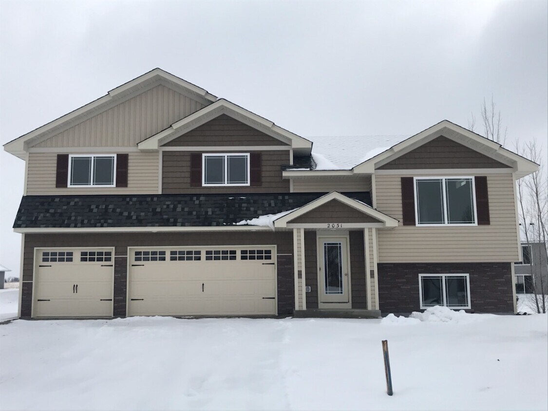 Primary Photo - 2031 Willow Ct