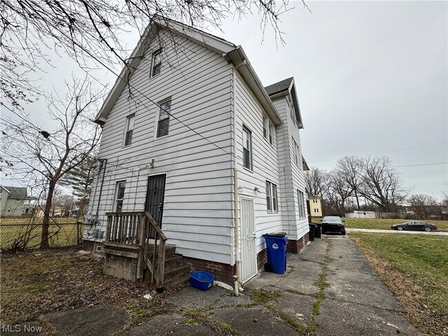 Building Photo - 12406 Tuscora Ave
