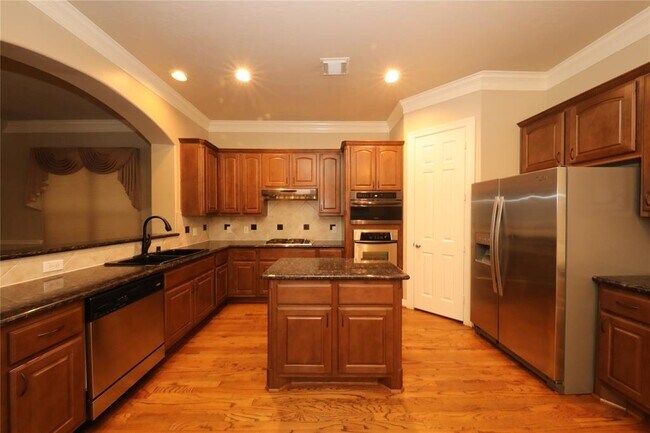 Building Photo - 10038 Holly Chase Dr