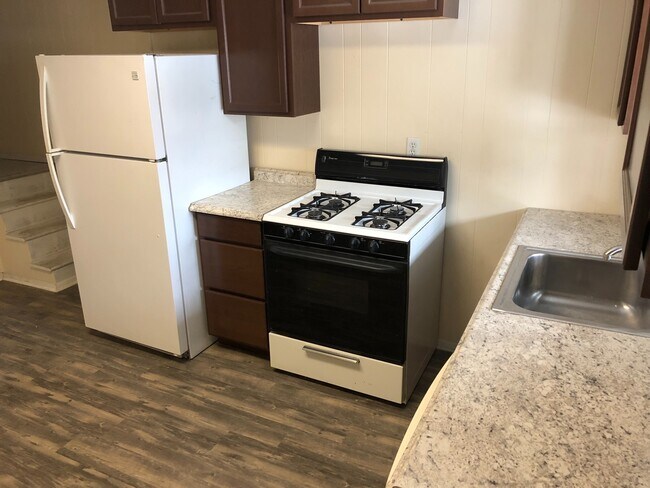 Building Photo - Beautiful updated home in Hazelwood - Avai...