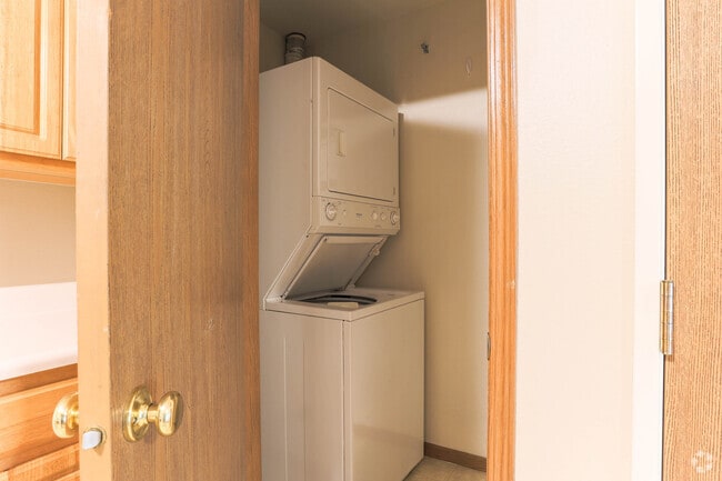 2BR, 2BA - 22B - Deerfield Apartments Council Bluffs