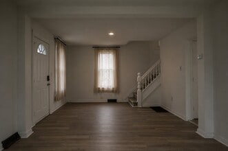 Building Photo - 244 Robinson St