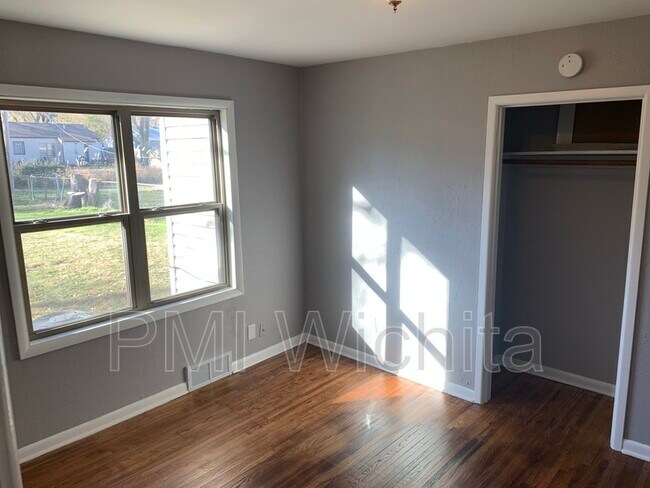 Building Photo - 927 N Derby Ave