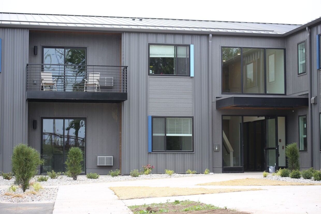 Primary Photo - Boatworks Flats