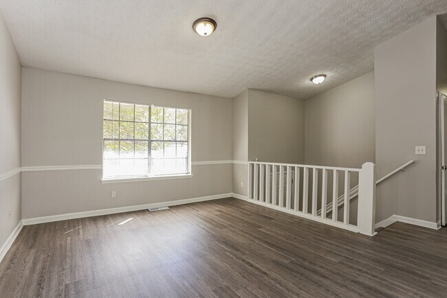 Building Photo - 1352 Buttercup Ct