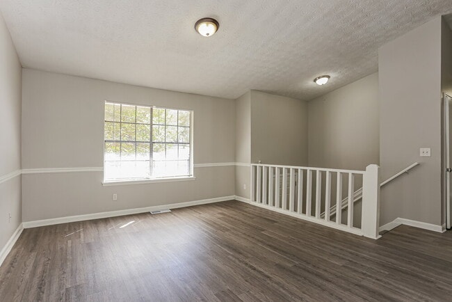 Foto del edificio - 1352 Buttercup Ct