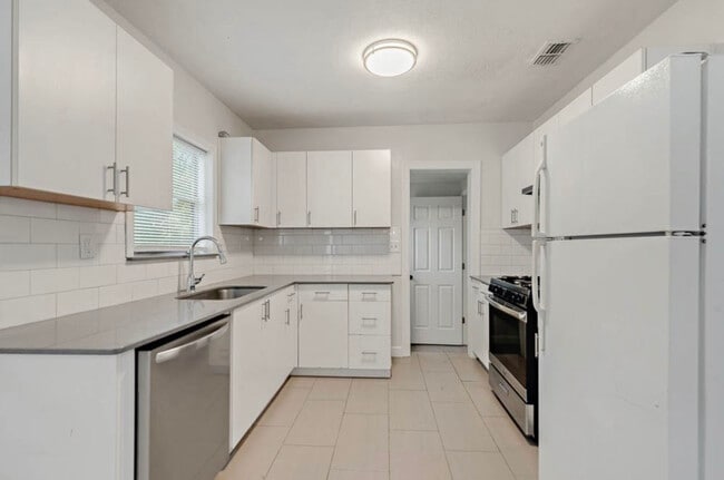 Building Photo - 5319 Attleboro St