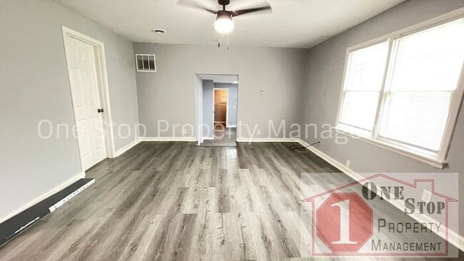 Building Photo - Beautiful 4 Bedroom 2 Bathroom Home in Kan...