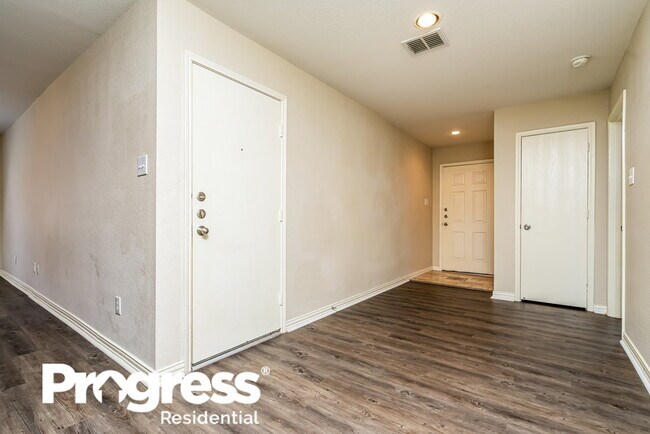 Building Photo - 1118 Antoinette Dr