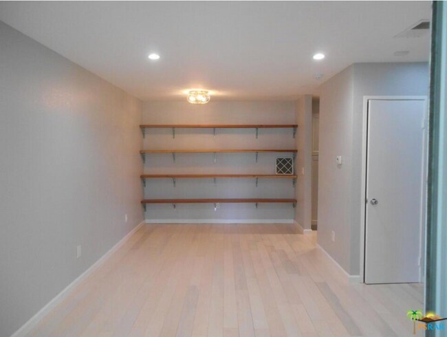 Foto del edificio - 2825 N Los Felices Rd