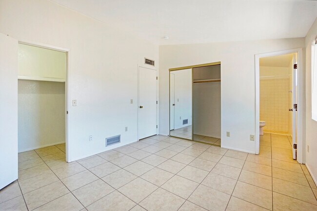 Foto del edificio - Northwest location,3 Bd/2 Bath, single carport, detached 2 car garage home
