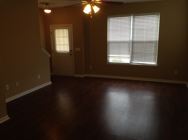 Foto del edificio - 250 Westbrooke Rd