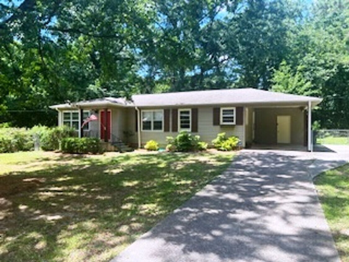 Primary Photo - Convenient 3BR/2BA in Vestavia near Collonade