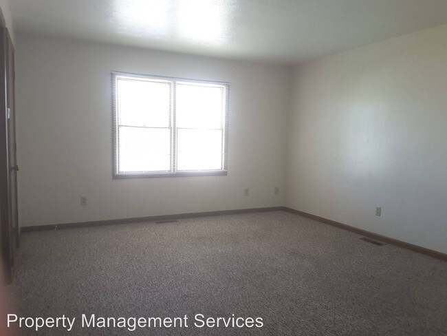 Building Photo - 1824 Tiffany Ct