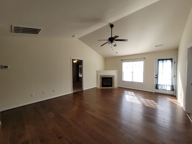 Foto del edificio - 108 Brae Creek Ct