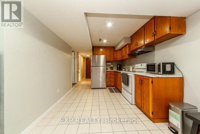 Building Photo - 1447 Fleming Ct