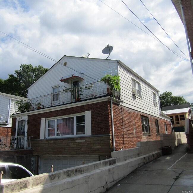 Building Photo - 83-35 168th Pl