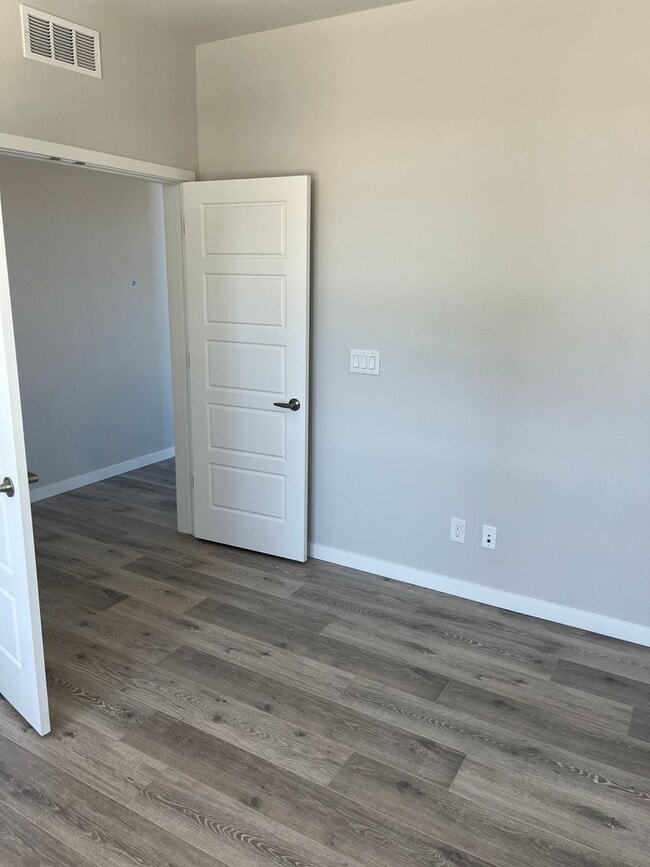 Building Photo - Beautiful Modern 4 Bedroom Home in Superior