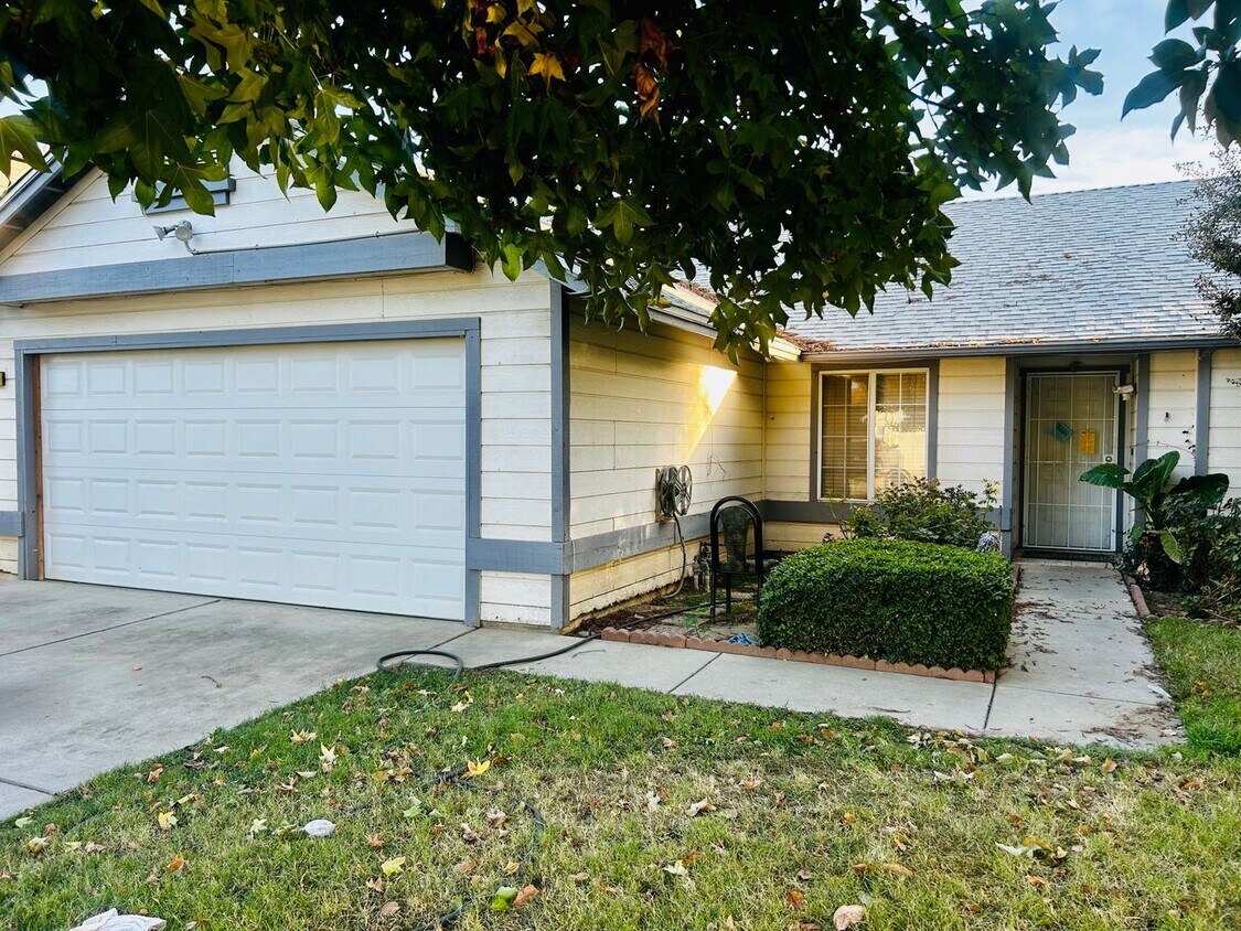 3 br, 2 bath House 5575 W. Richert Ave House Rental in Fresno, CA