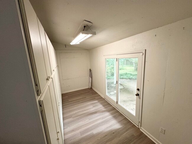 Building Photo - 115 Mary Ann Dr