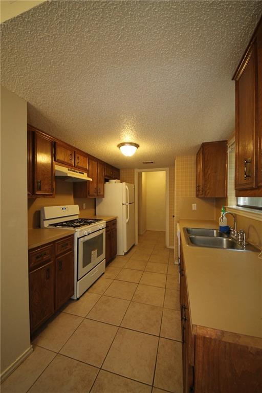 Building Photo - 6601 Hart Ln