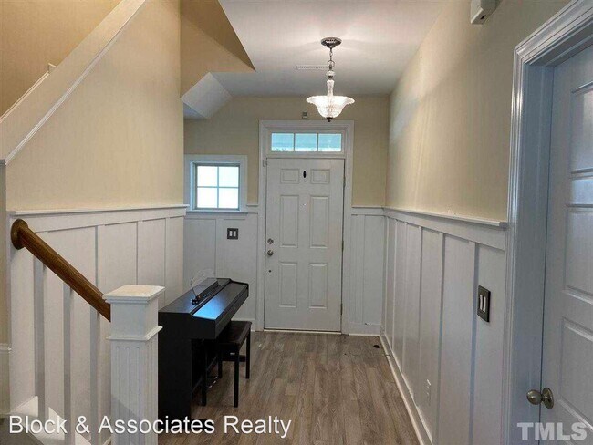 Building Photo - 3 br, 2.5 bath House - 200 Roundhouse Lane