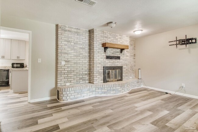 Building Photo - 5615 Ferndale Ct