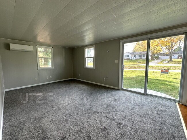 Foto del edificio - 1118 Jim Dot Dr