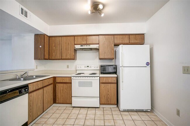Building Photo - 2721 Gray Fox Ln