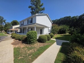 Building Photo - 107 Country Village Ct