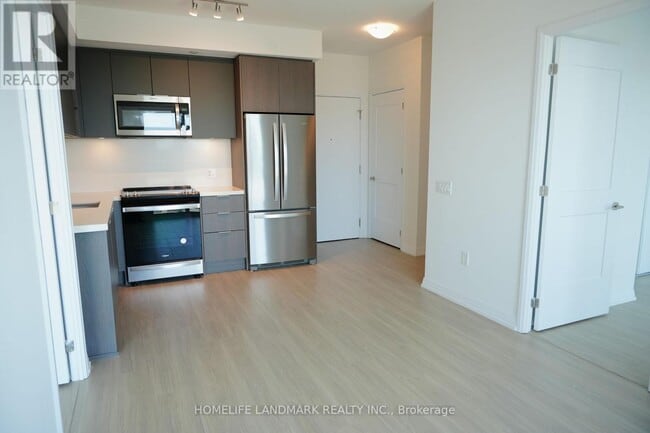 Building Photo - 25 Holly St