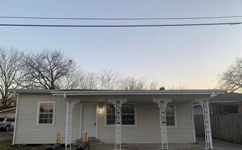 Building Photo - 324 Delaware St