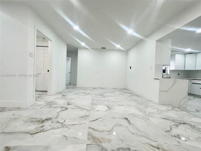 Foto del edificio - 1649 NE 8th Ave