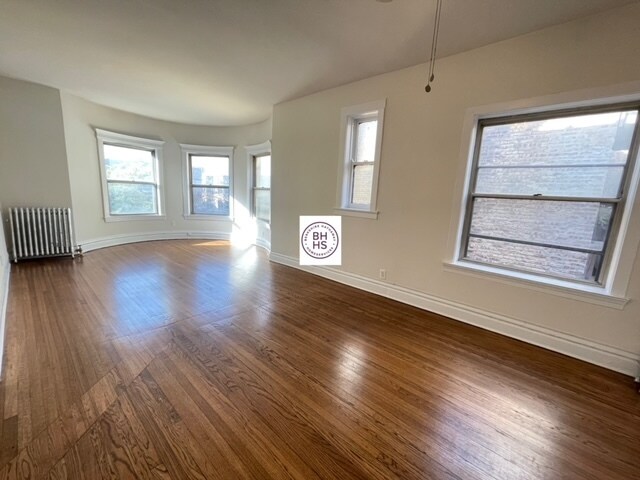 Primary Photo - 3915 N Pine Grove Ave
