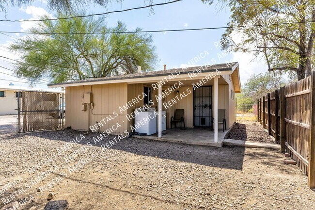 Foto del edificio - 1830 E 8th St