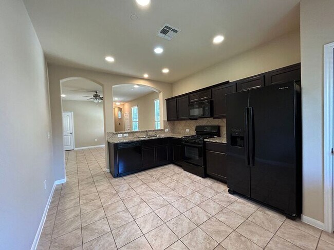 Building Photo - 2880 Donnell Dr