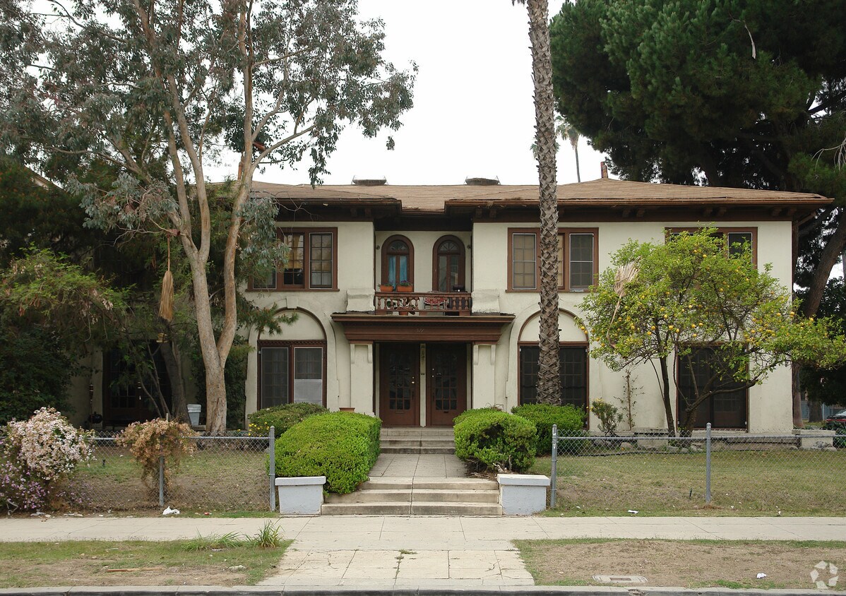 Foto del edificio - 4312 Clinton St