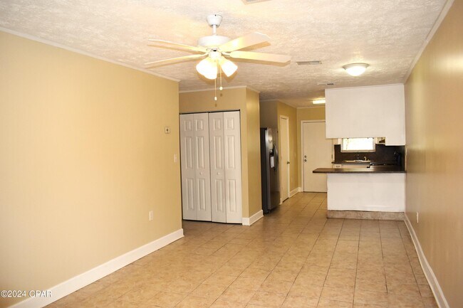 Foto del edificio - 3615 E 14th St