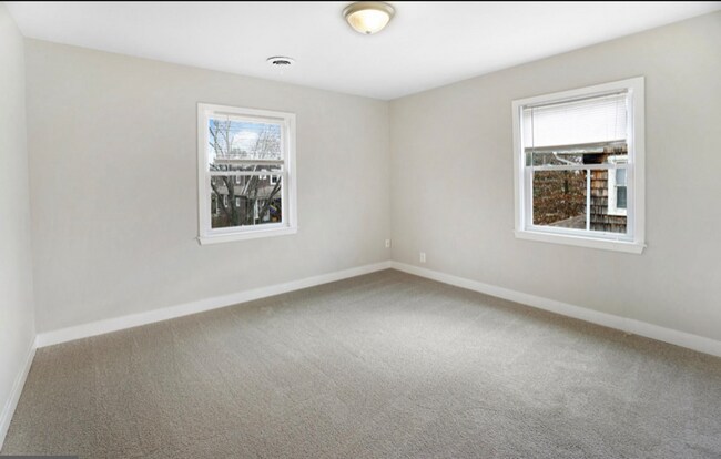 Building Photo - 608 N Bend Rd