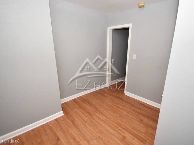 Building Photo - 2 br, 1 bath House - 2617 East Oliver Street
