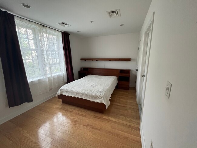 Master bedroom - 1 Russell St