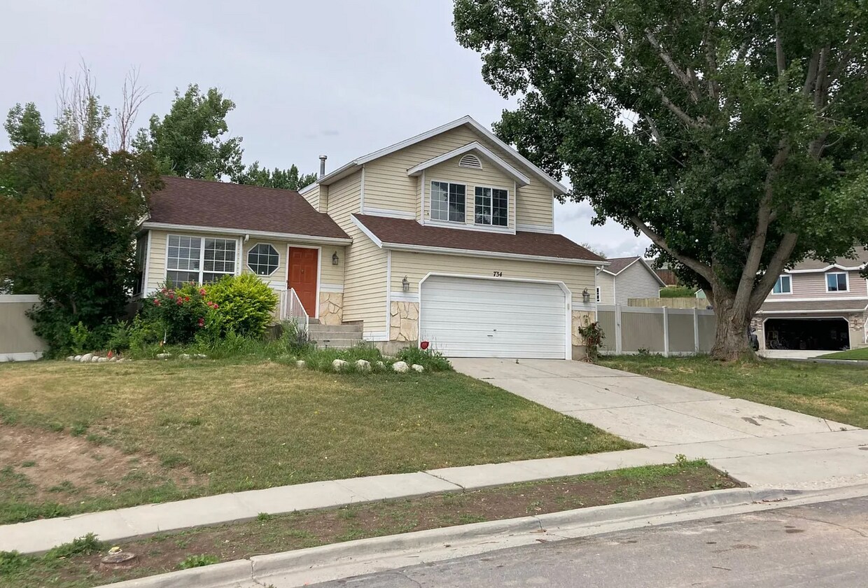 Building Photo - 734 W Sweet Meadow Ln