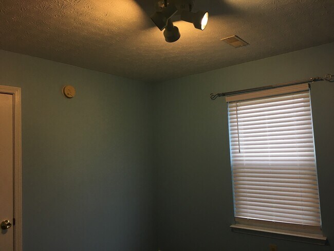 Foto del edificio - **New Paint**   **New Carpet**  Ready for YOU!!