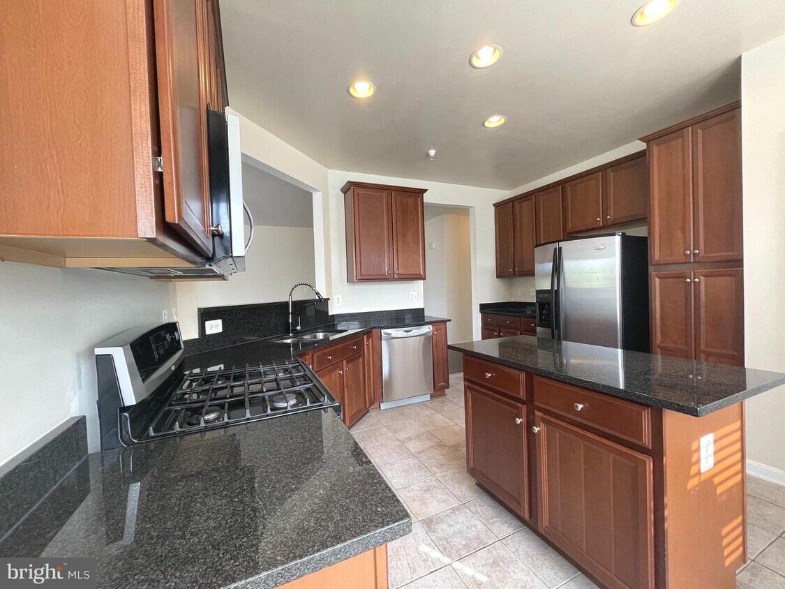 9720 Holmes Pl Unit 407, Manassas Park, VA 20111 Room for Rent in Manassas Park, VA